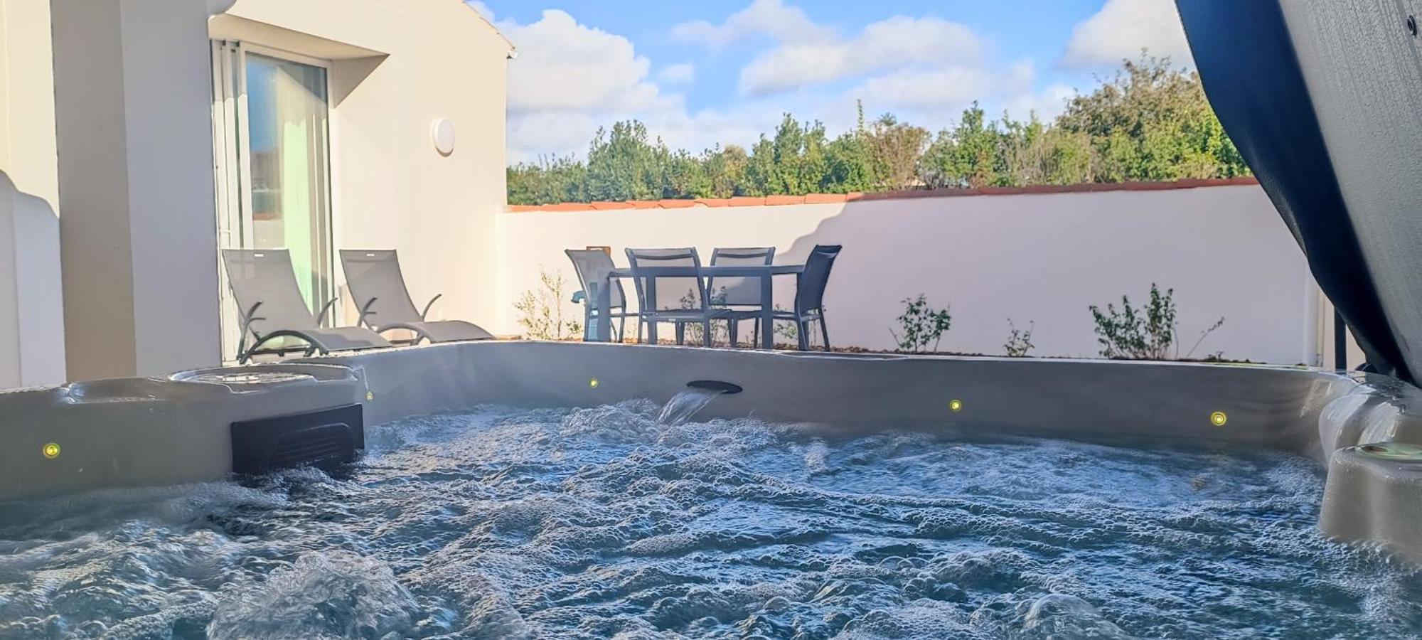 Maison 2 - Proche De - Jacuzzi Privatif Les Sables-d'Olonne